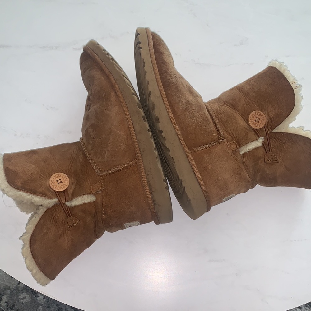 UGGs - Picture 4 of 6